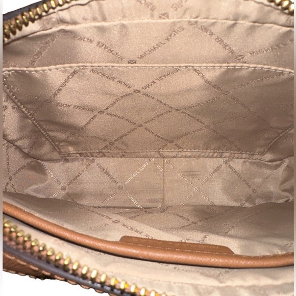 EUC Michael Kors Jet Set Crossbody - Picture 10 of 10